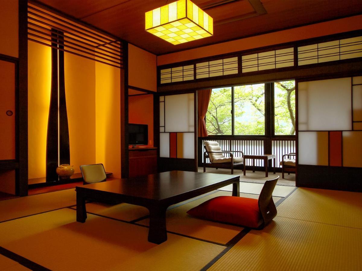 Sanrakuen Hotell Tonami Eksteriør bilde